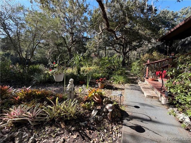 398 S Winterset Avenue, Crystal River, FL 34429