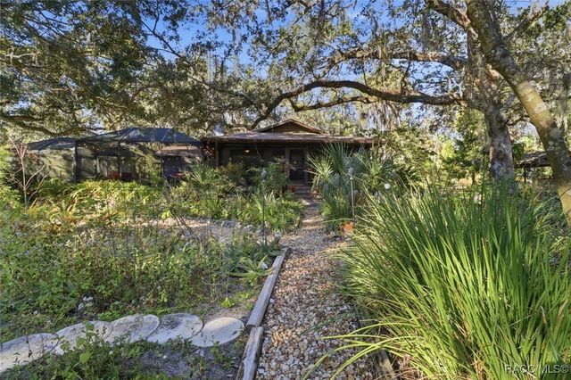 398 S Winterset Avenue, Crystal River, FL 34429