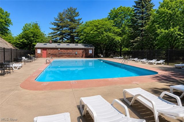 6484 State Road D8, Parma, OH 44134