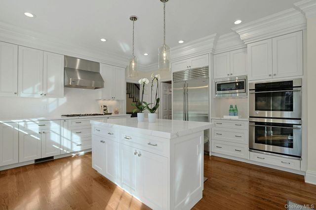 24 Fairview Road, Scarsdale, NY 10583