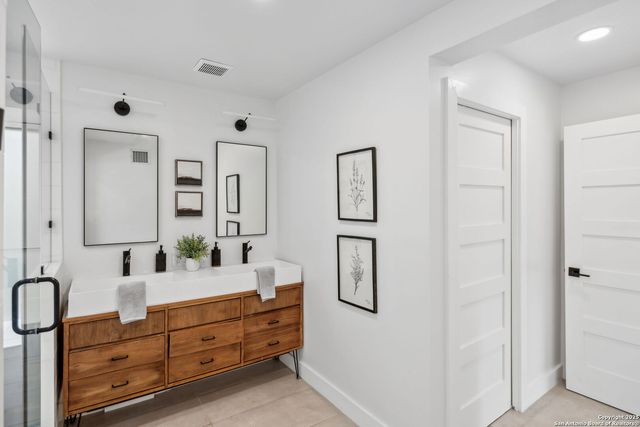 116 College, Alamo Heights, TX 78209