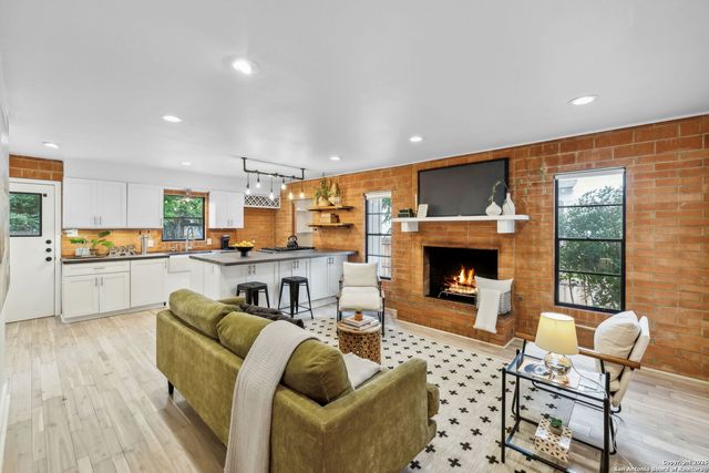 116 College, Alamo Heights, TX 78209