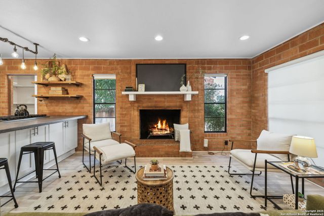 116 College, Alamo Heights, TX 78209