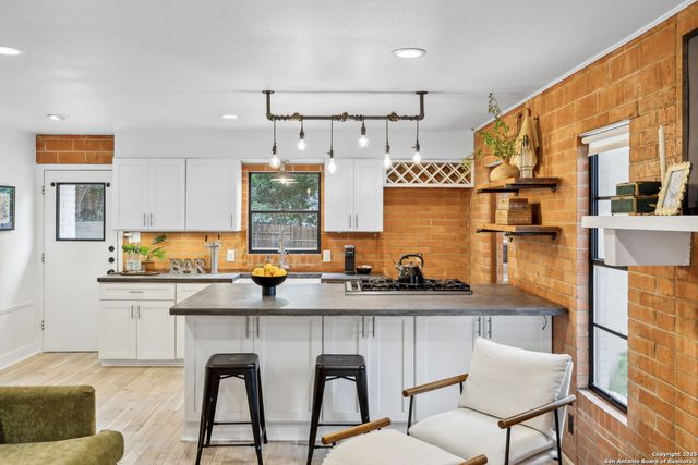 116 College, Alamo Heights, TX 78209