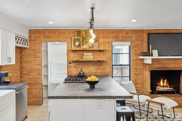 116 College, Alamo Heights, TX 78209