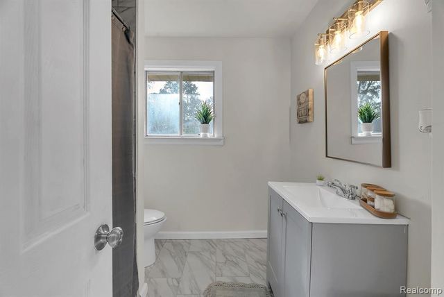 17150 Wakenden, Redford, MI 48240