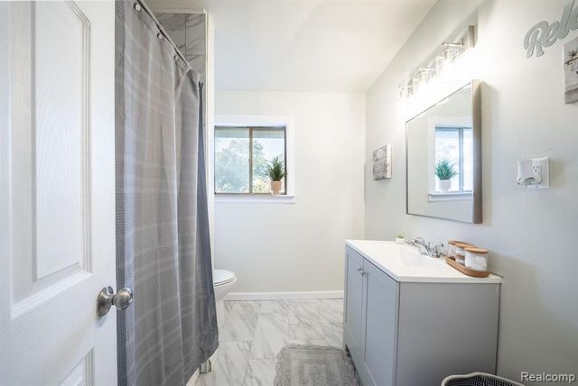 17150 Wakenden, Redford, MI 48240