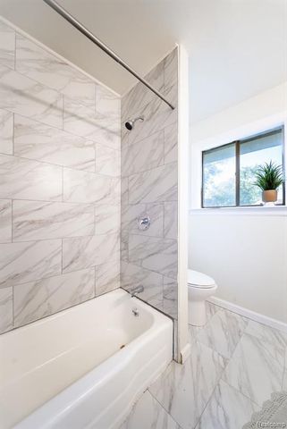 17150 Wakenden, Redford, MI 48240