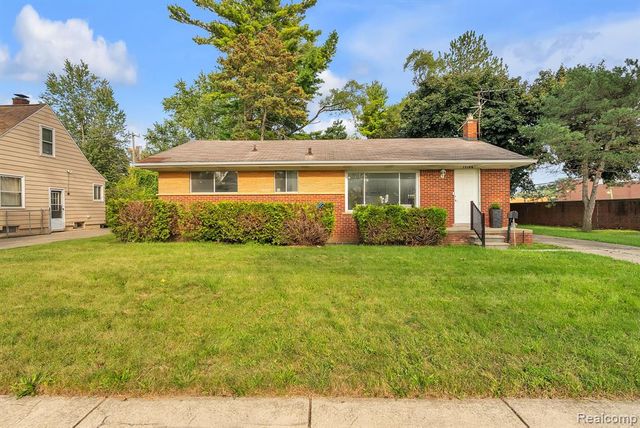 17150 Wakenden, Redford, MI 48240