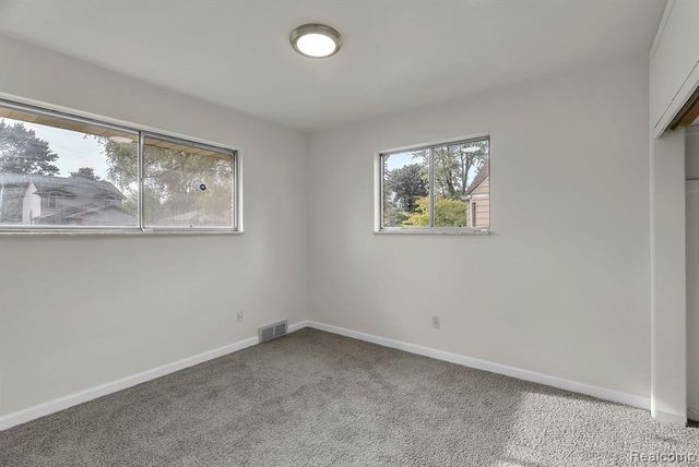 17150 Wakenden, Redford, MI 48240