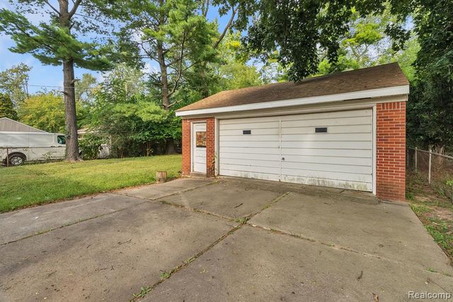 17150 Wakenden, Redford, MI 48240