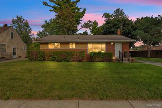 17150 Wakenden, Redford, MI 48240