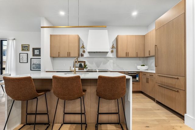 1114 Beacon St. 203, Newton, MA 02641