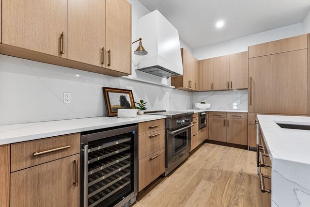 1114 Beacon St. 203, Newton, MA 02641