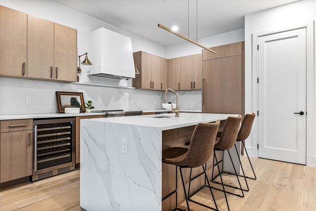 1114 Beacon St. 203, Newton, MA 02641