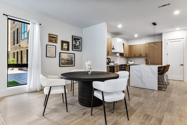 1114 Beacon St. 203, Newton, MA 02641