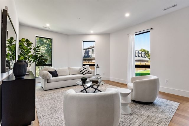 1114 Beacon St. 203, Newton, MA 02641