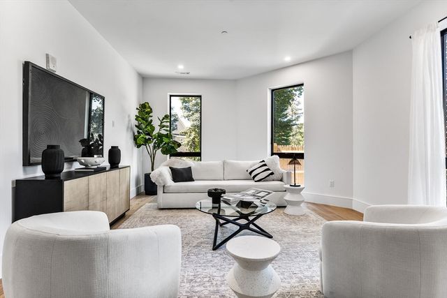 1114 Beacon St. 203, Newton, MA 02641