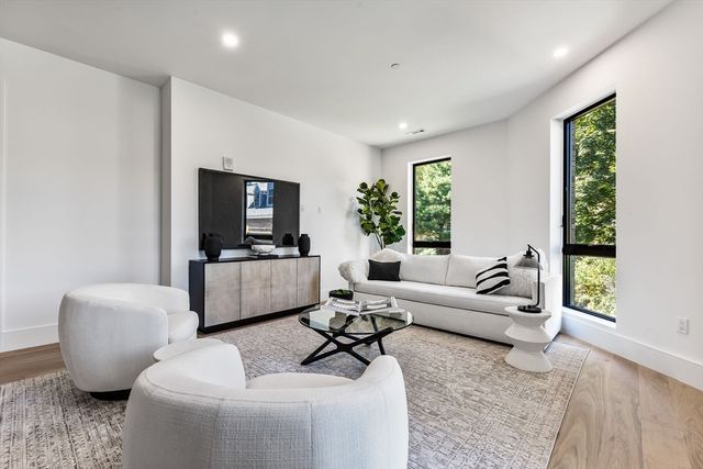 1114 Beacon St. 203, Newton, MA 02641