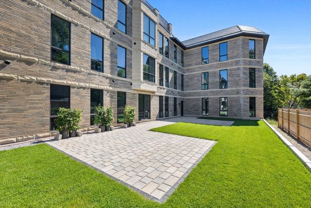 1114 Beacon St. 203, Newton, MA 02641