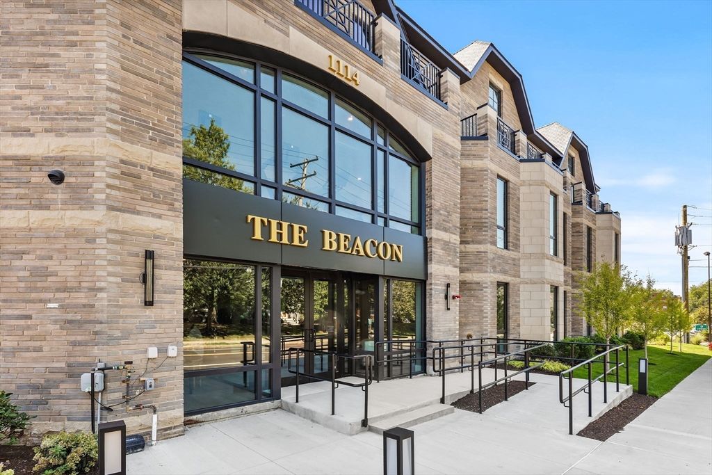 1114 Beacon St. 203, Newton, MA 02641