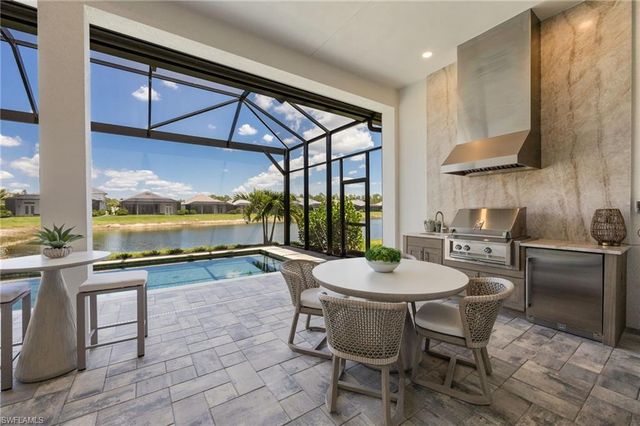 9679 Moonflower CT, Naples, FL 34114