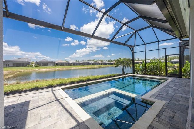 9679 Moonflower CT, Naples, FL 34114