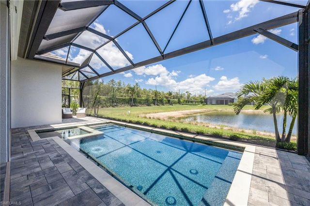 9679 Moonflower CT, Naples, FL 34114