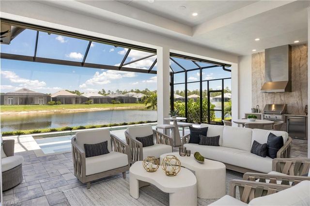 9679 Moonflower CT, Naples, FL 34114