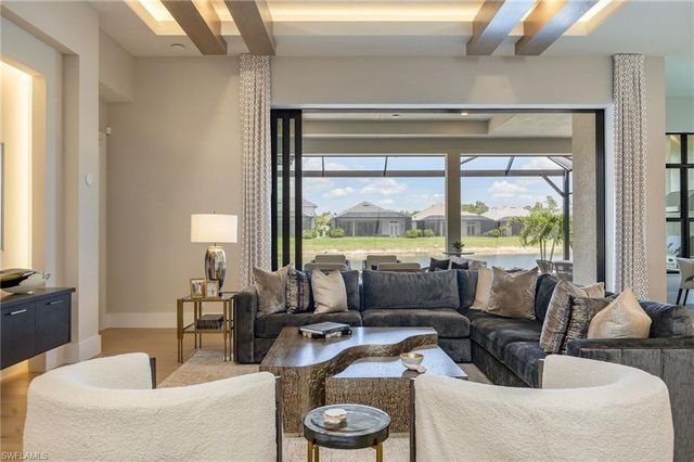 9679 Moonflower CT, Naples, FL 34114