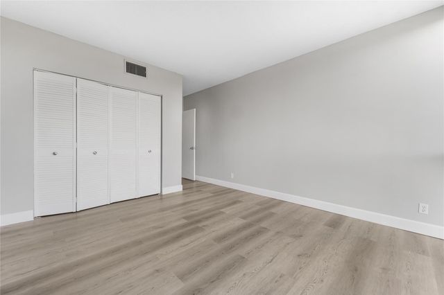 5001 Woodway Drive 705, Houston, TX 77056