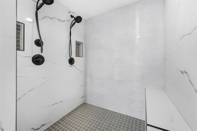 5001 Woodway Drive 705, Houston, TX 77056