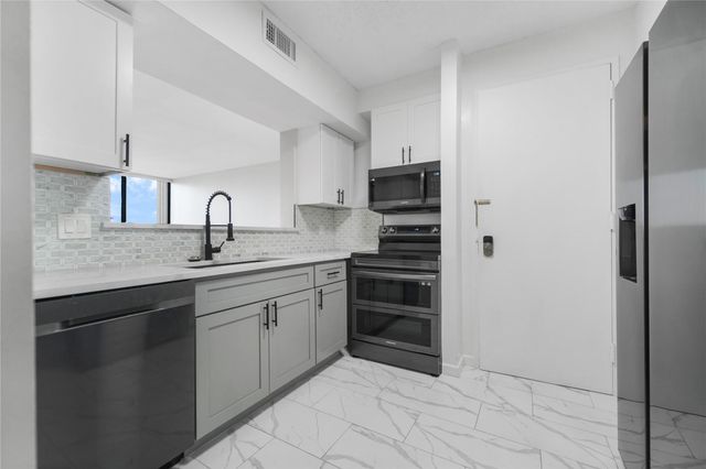 5001 Woodway Drive 705, Houston, TX 77056