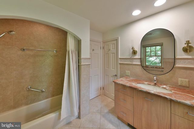495 BYBERRY RD, Huntingdon Valley, PA 19006