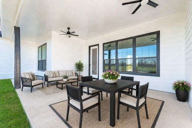 519 Chuckwagon Trail, Angleton, TX 77515
