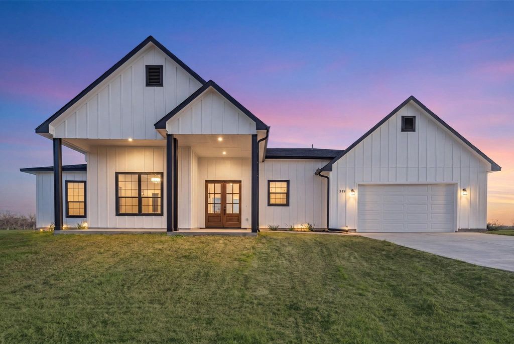 519 Chuckwagon Trail, Angleton, TX 77515