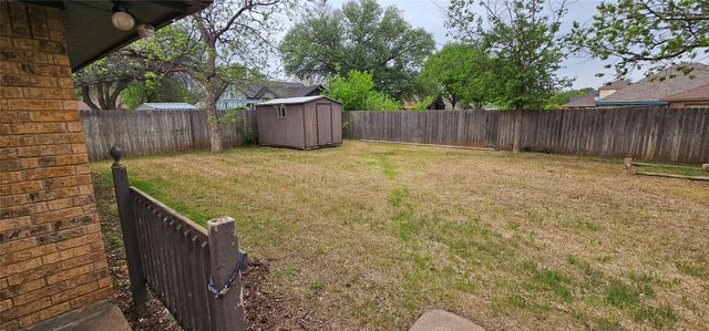 2550 Meadow lake Drive, Abilene, TX 79606