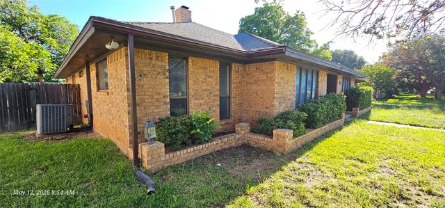 2550 Meadow lake Drive, Abilene, TX 79606
