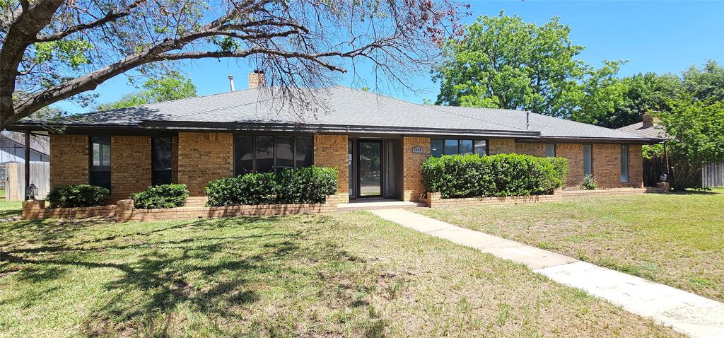 2550 Meadow lake Drive, Abilene, TX 79606