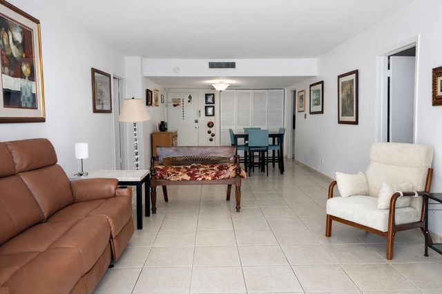 5401 Collins Avenue 1516, Miami Beach, FL 33140