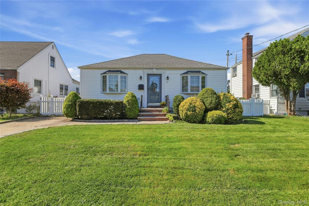 53 Greenway W, New Hyde Park, NY 11040 — exterior