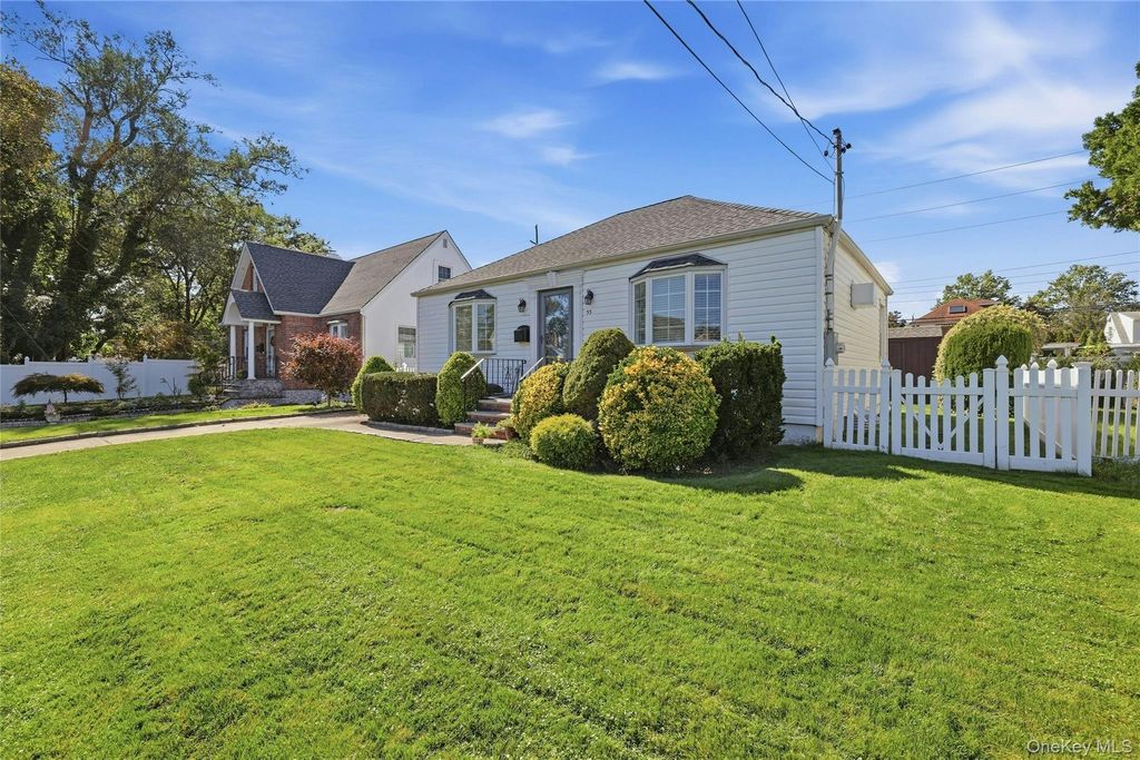 53 Greenway W, New Hyde Park, NY 11040 — photo 3