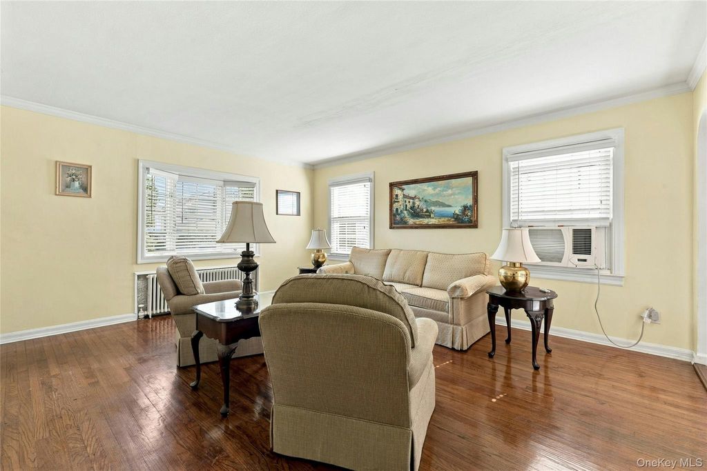 53 Greenway W, New Hyde Park, NY 11040 — photo 5