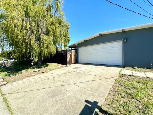 1111 Marionola Way, Pinole, CA 94564