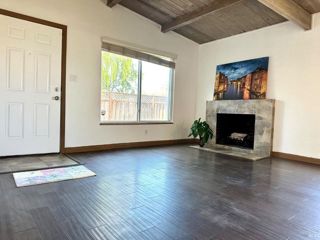 1111 Marionola Way, Pinole, CA 94564