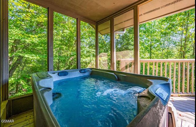 3607 Birdie Lane, Gatlinburg, TN 37738