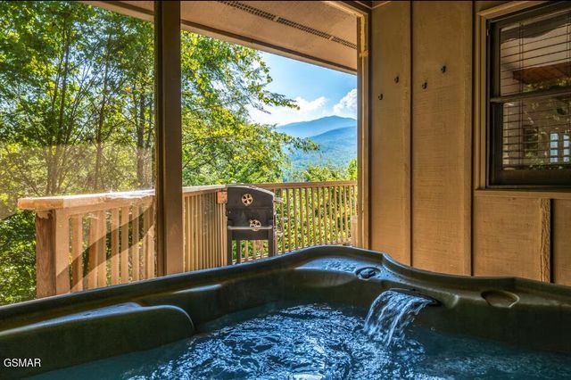 3607 Birdie Lane, Gatlinburg, TN 37738