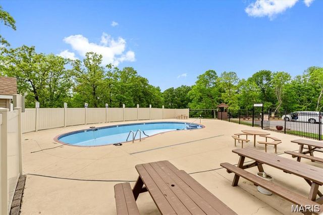 2745 Westphalia Court C, St Louis, MO 63129