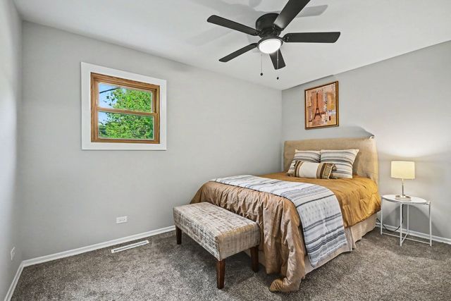 15405 James Drive, Oak Forest, IL 60452