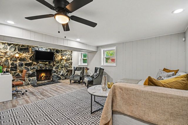 15405 James Drive, Oak Forest, IL 60452